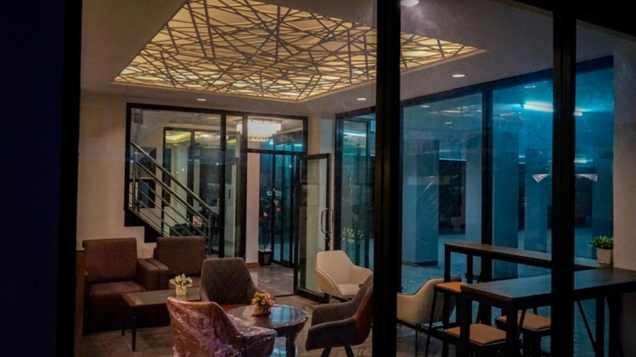 ホテル Plearnwan Deluxe Mansion バンコク都 エクステリア 写真